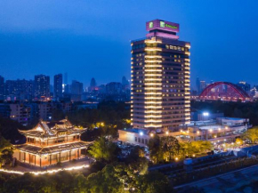  Holiday Inn Wuhan Riverside, an IHG Hotel  Ухань